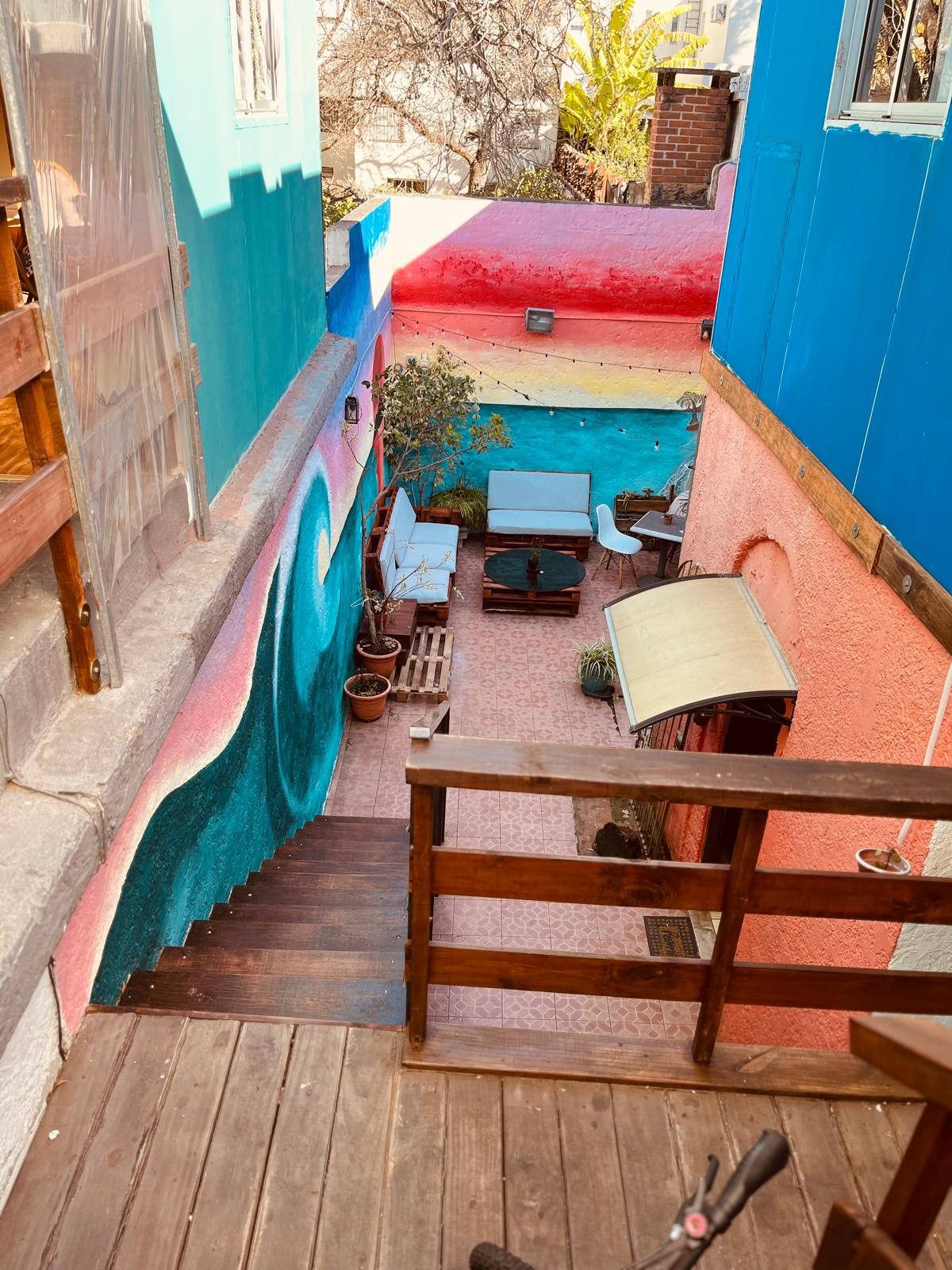 Patio de Patio Urbano Suites & Beds en Pocitos, Montevideo — un lugar tranquilo y privado para quedarse